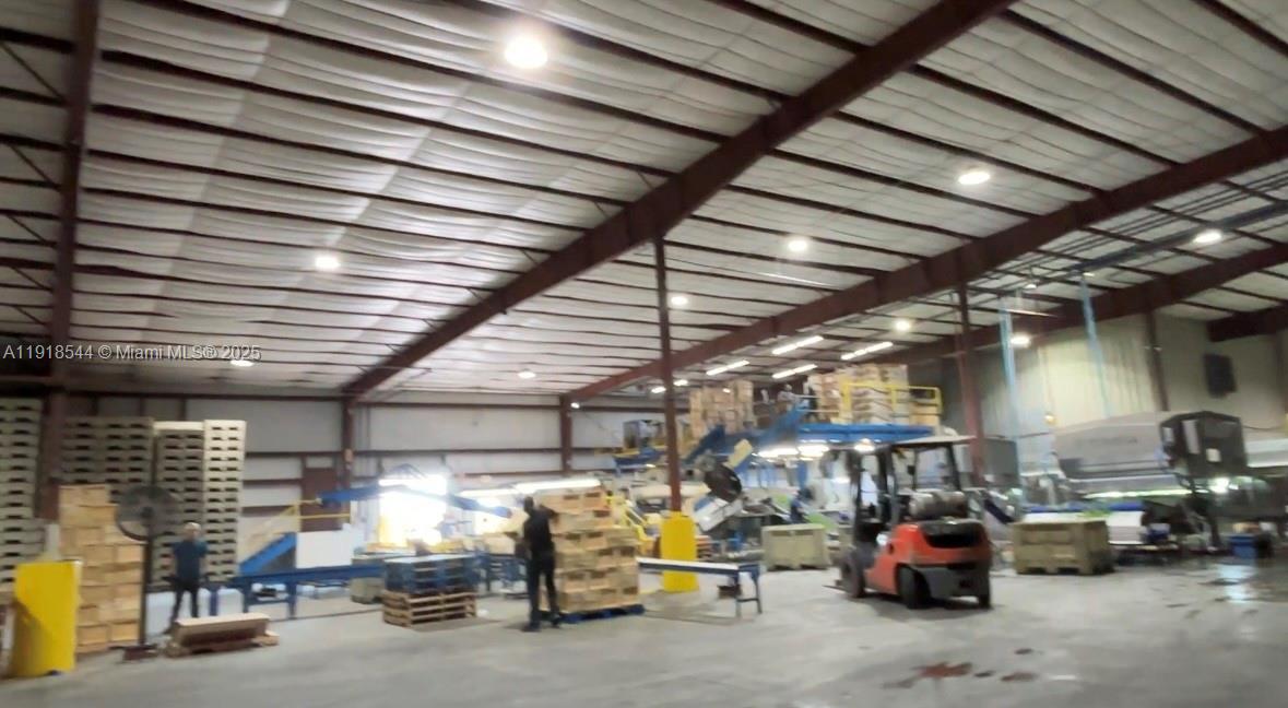   /   кв.футов $ 2025-11-21 0 Фото