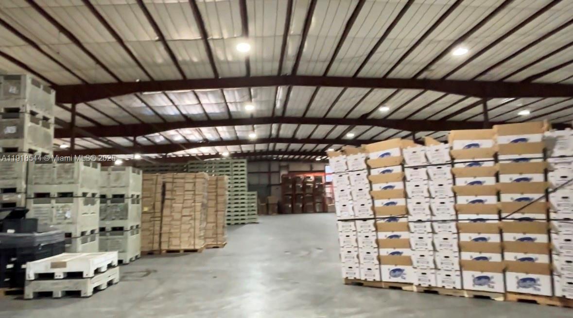   /   кв.футов $ 2025-11-21 0 Фото