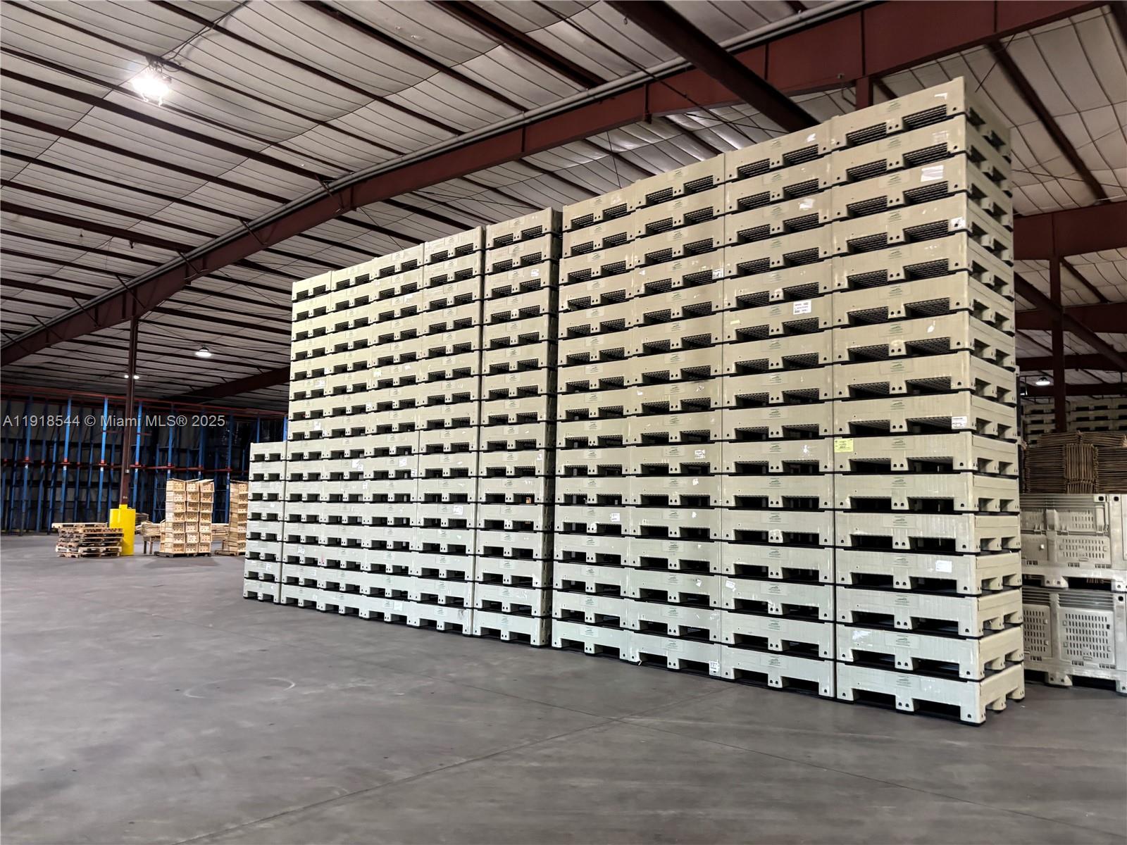   /   кв.футов $ 2025-11-21 0 Фото