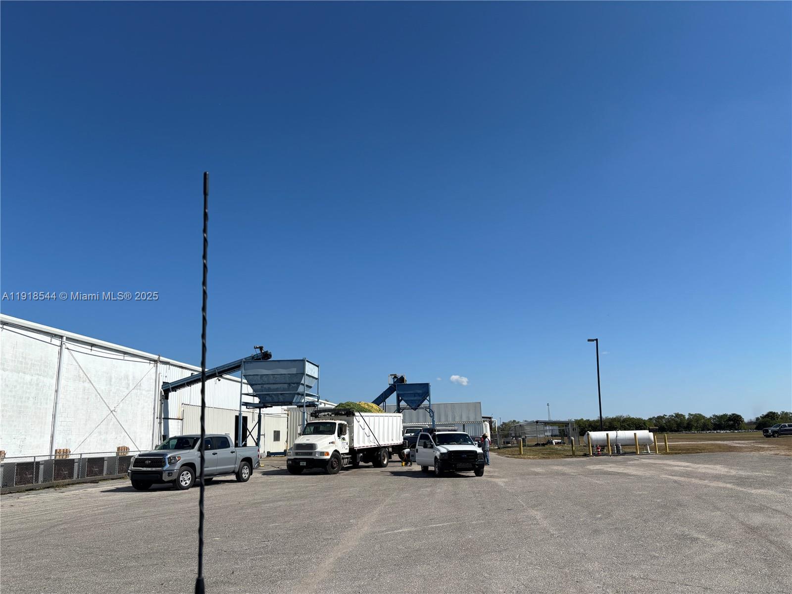   /   кв.футов $ 2025-11-21 0 Фото