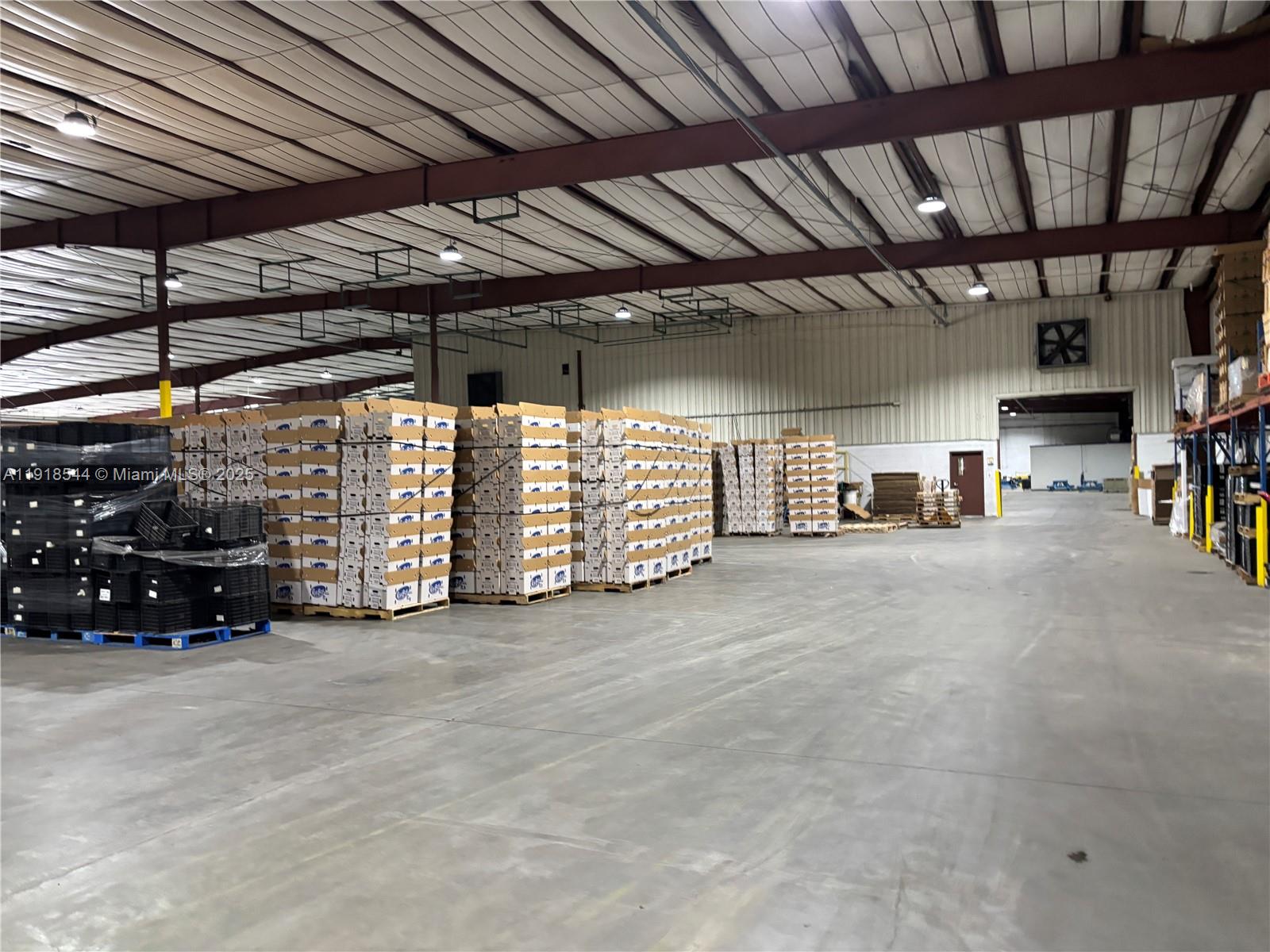   /   кв.футов $ 2025-11-21 0 Фото