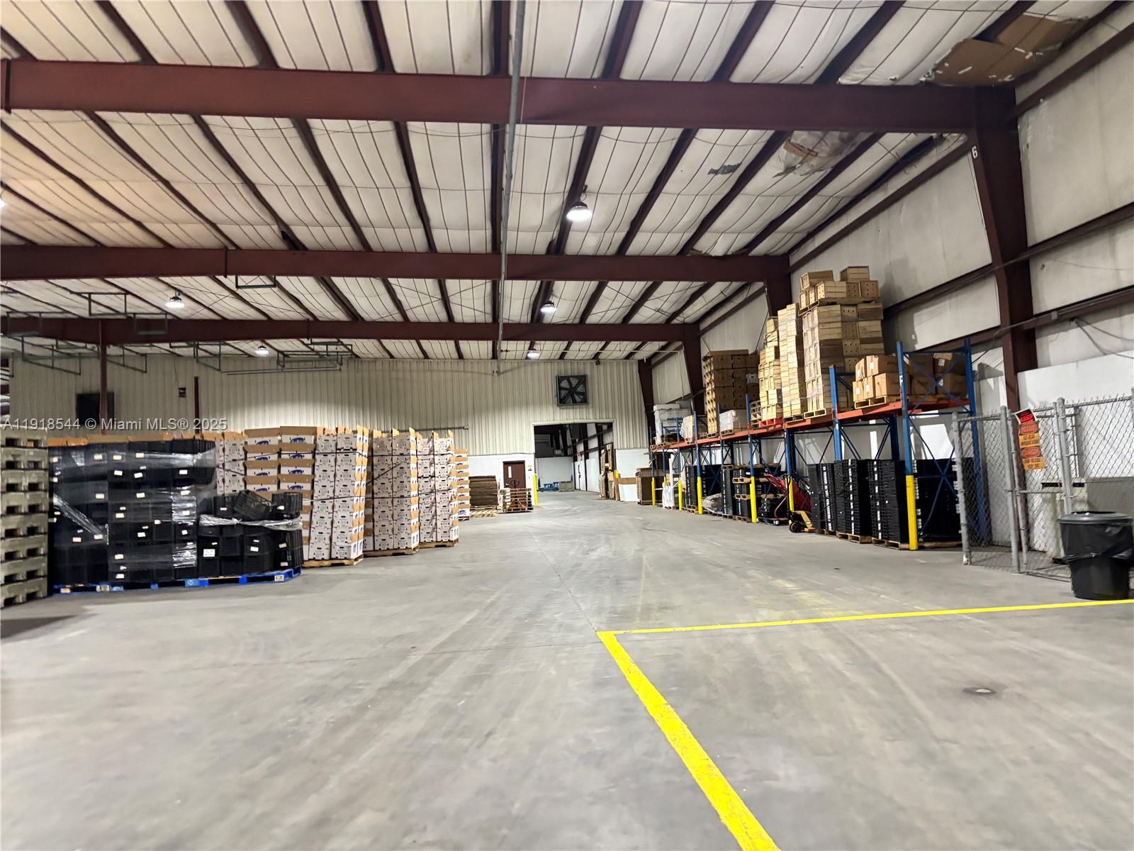   /   кв.футов $ 2025-11-21 0 Фото