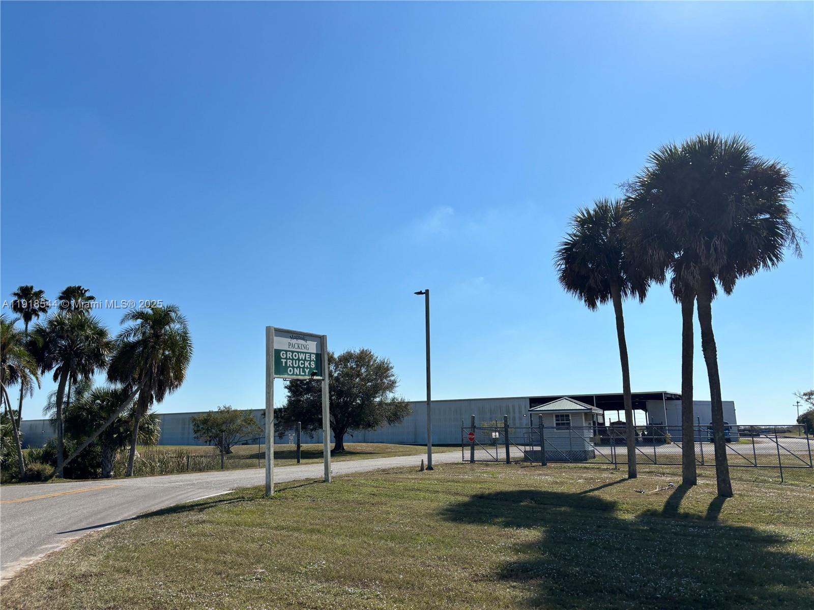   /   кв.футов $ 2025-11-21 0 Фото