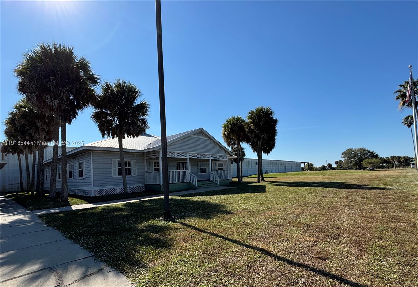   /   кв.футов $ 2025-11-21 0 Фото