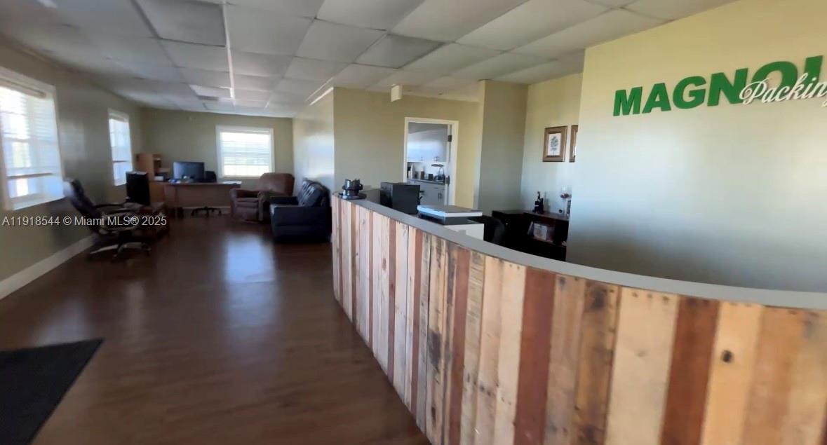   /   кв.футов $ 2025-11-21 0 Фото