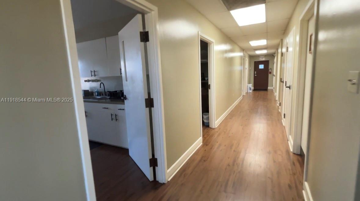   /   кв.футов $ 2025-11-21 0 Фото