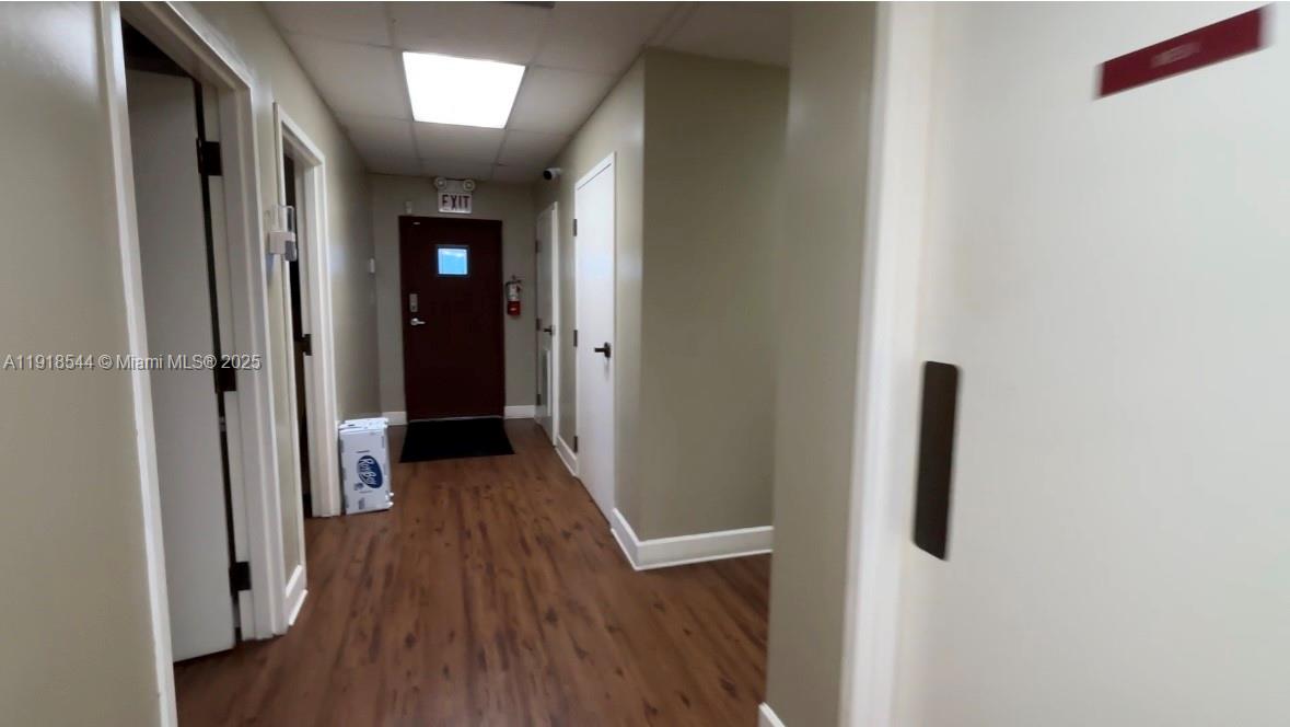   /   кв.футов $ 2025-11-21 0 Фото