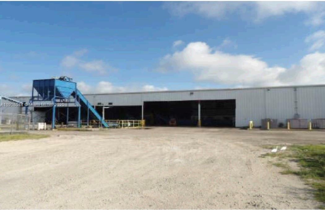   /   кв.футов $ 2025-11-21 0 Фото