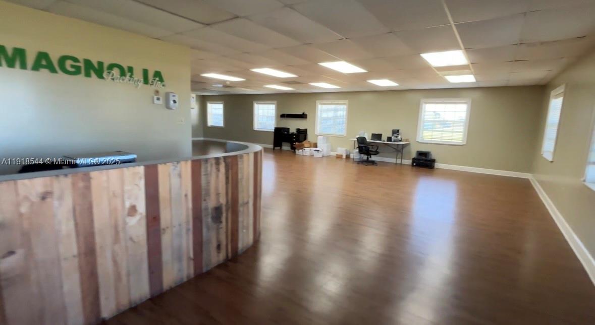   /   кв.футов $ 2025-11-21 0 Фото