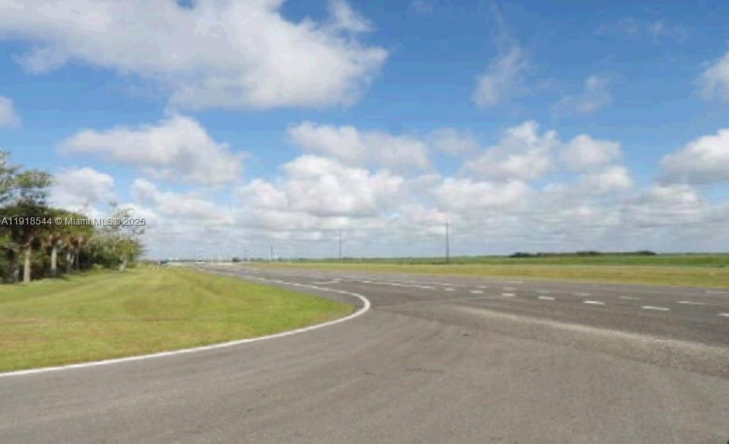   /   кв.футов $ 2025-11-21 0 Фото