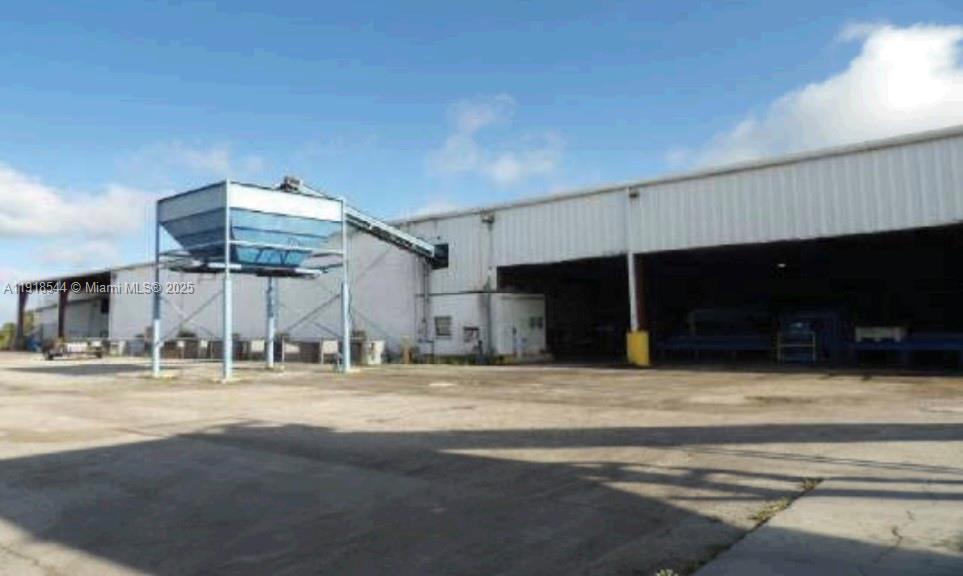   /   кв.футов $ 2025-11-21 0 Фото