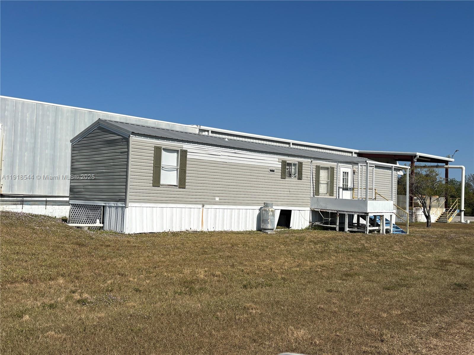   /   кв.футов $ 2025-11-21 0 Фото