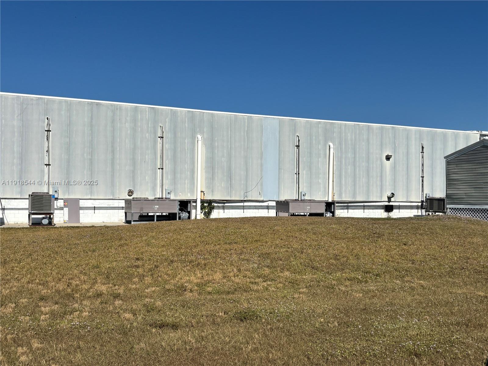   /   кв.футов $ 2025-11-21 0 Фото