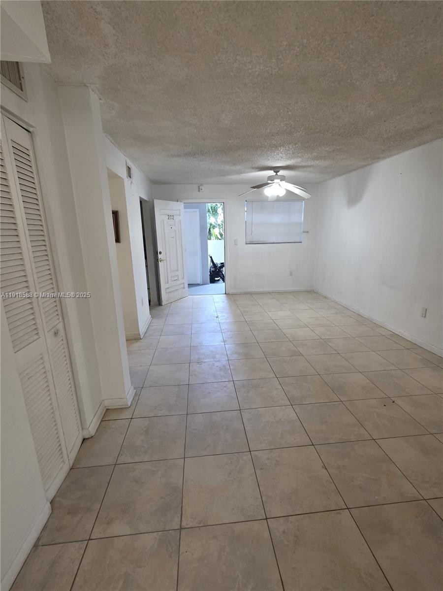 202 2 / 1  sq. ft. $ 2025-11-21 0 Photo