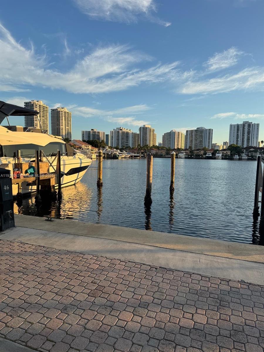   /   sq. ft. $ 2025-11-21 0 foto