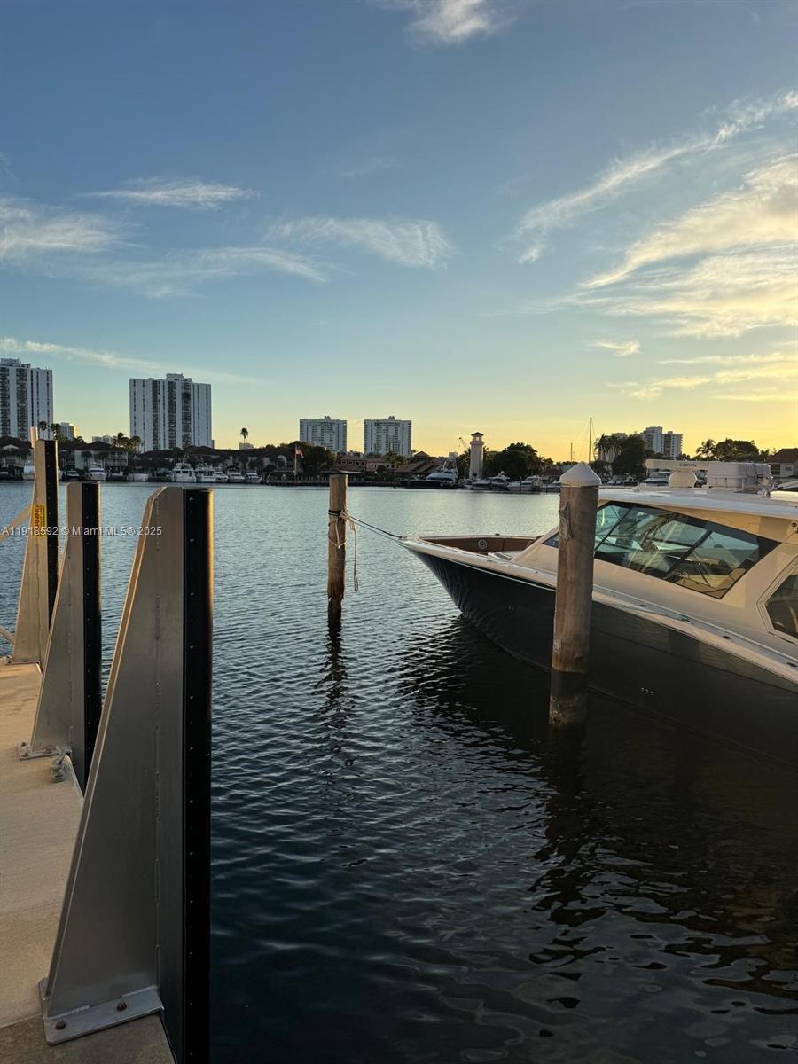   /   sq. ft. $ 2025-11-21 0 foto