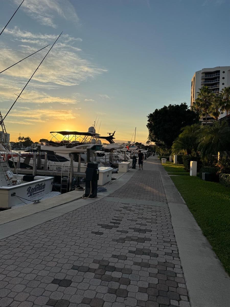   /   sq. ft. $ 2025-11-21 0 foto