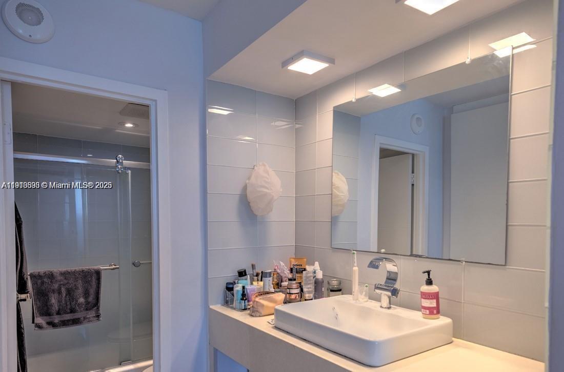 1510 1 / 2 991 sq. ft. $ 2025-11-22 0 foto