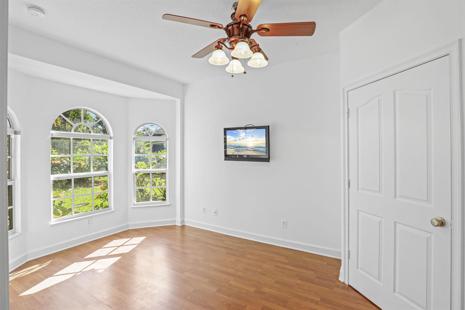 Ver detalles 140 4 / 2 2080 sq. ft. $ 2026-05-28 0 foto