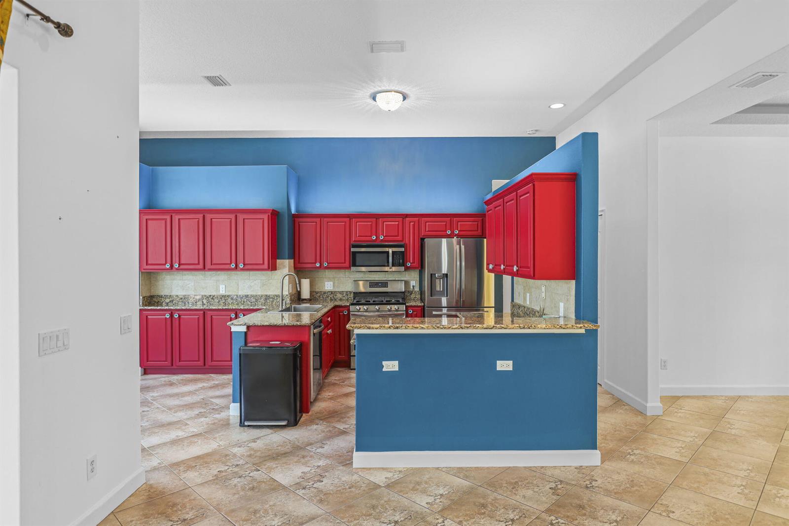 Ver detalles 140 4 / 2 2080 sq. ft. $ 2026-05-28 0 foto