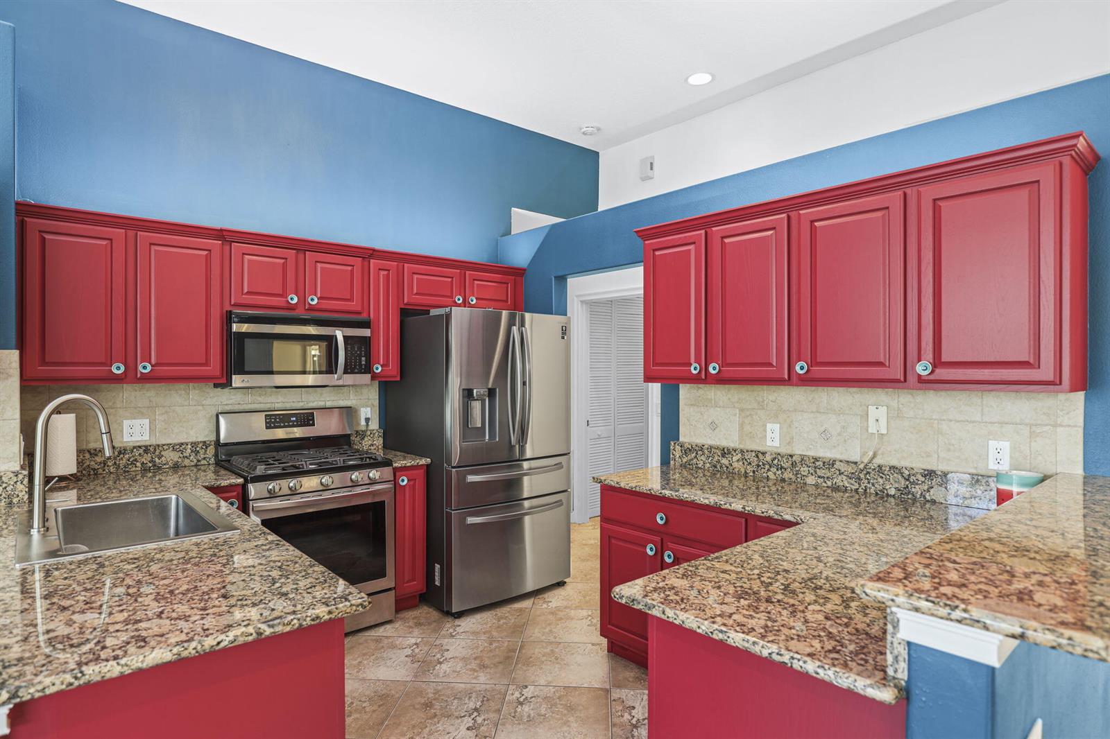 Ver detalles 140 4 / 2 2080 sq. ft. $ 2026-05-28 0 foto