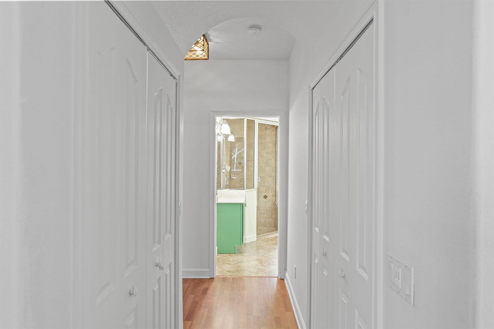 Ver detalles 140 4 / 2 2080 sq. ft. $ 2026-05-28 0 foto