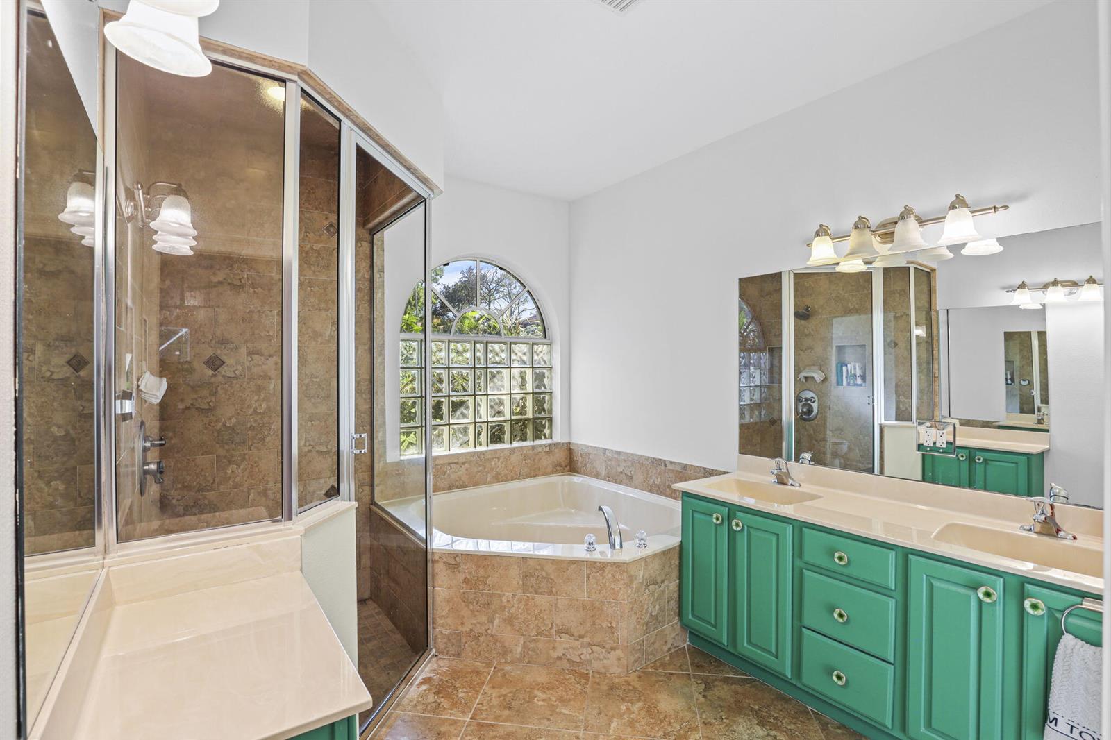 Ver detalles 140 4 / 2 2080 sq. ft. $ 2026-05-28 0 foto