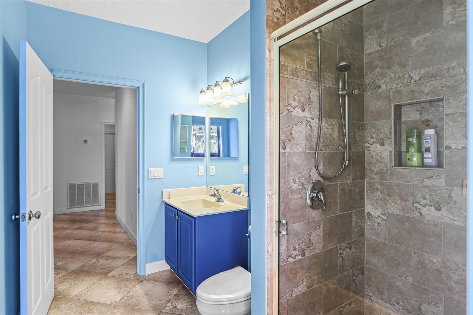 Ver detalles 140 4 / 2 2080 sq. ft. $ 2026-05-28 0 foto