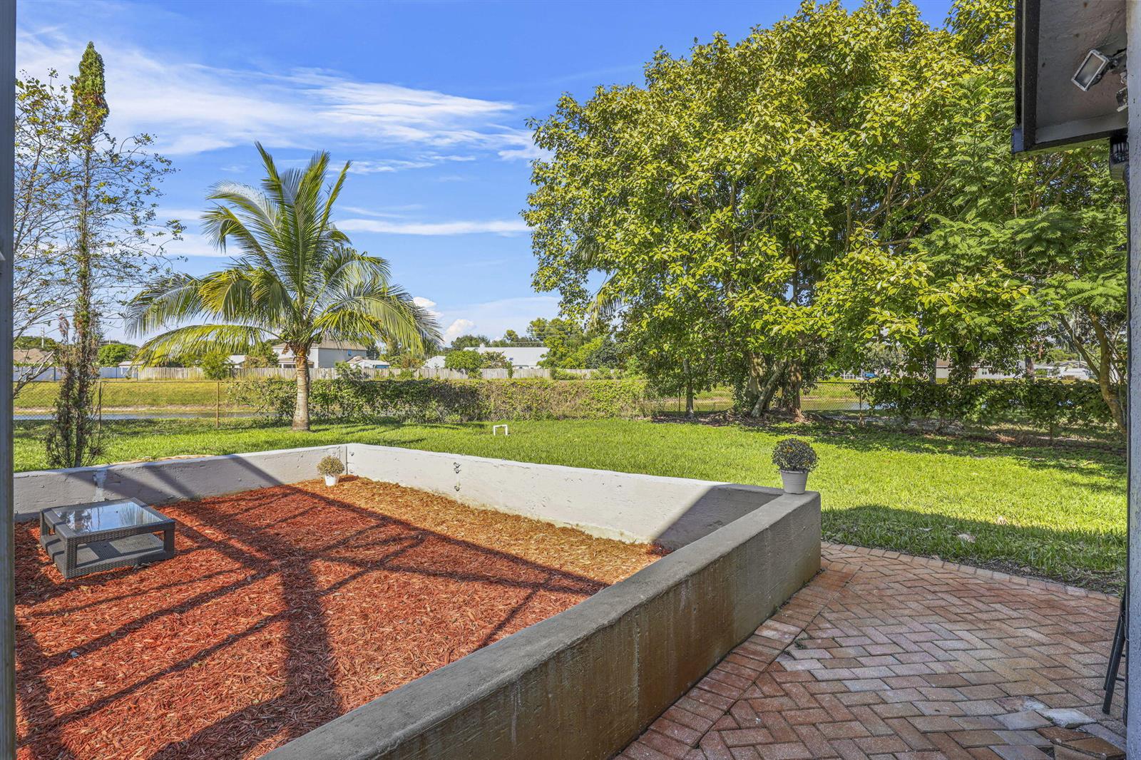 Ver detalles 140 4 / 2 2080 sq. ft. $ 2026-05-28 0 foto