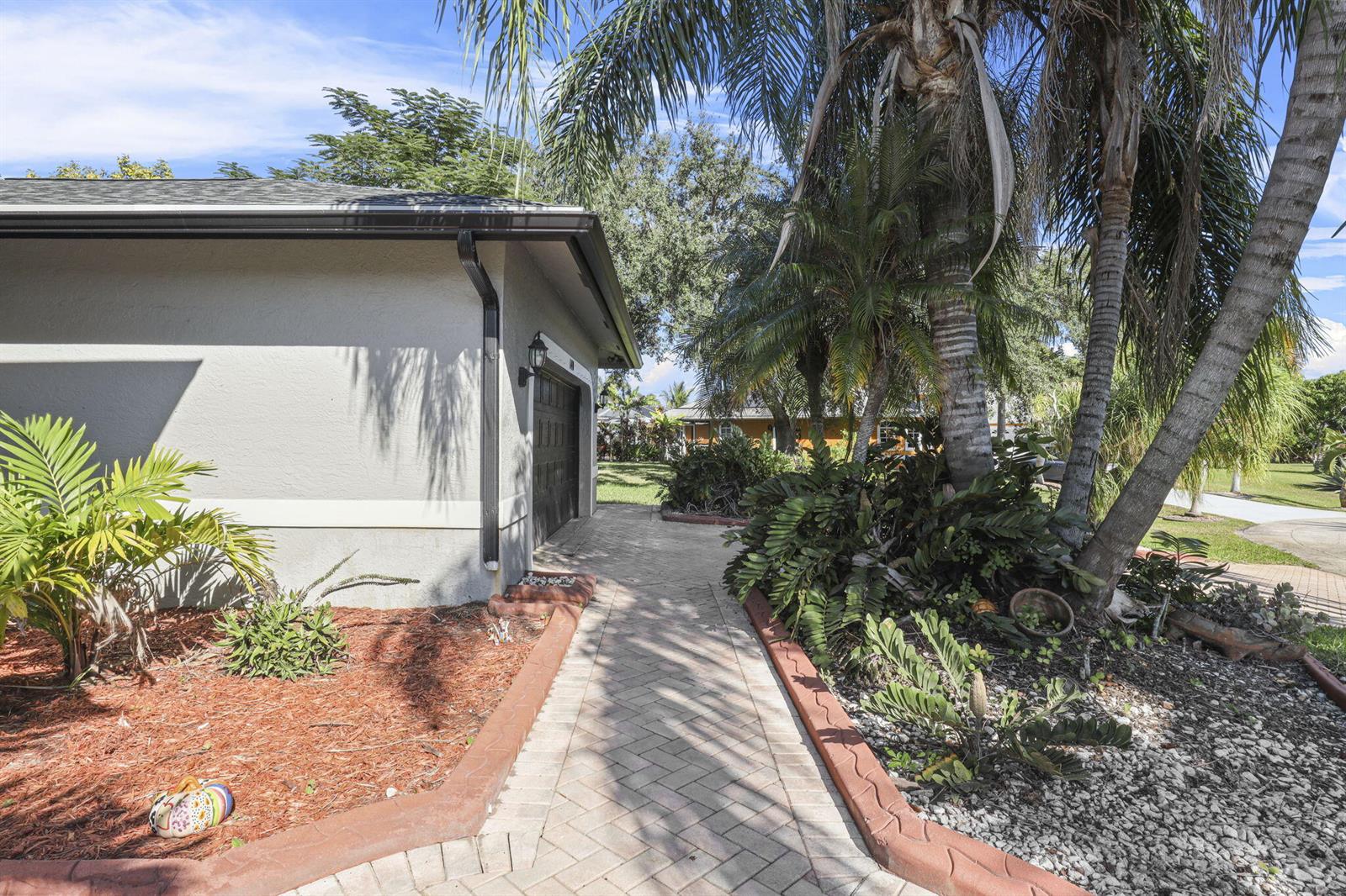 Ver detalles 140 4 / 2 2080 sq. ft. $ 2026-05-28 0 foto