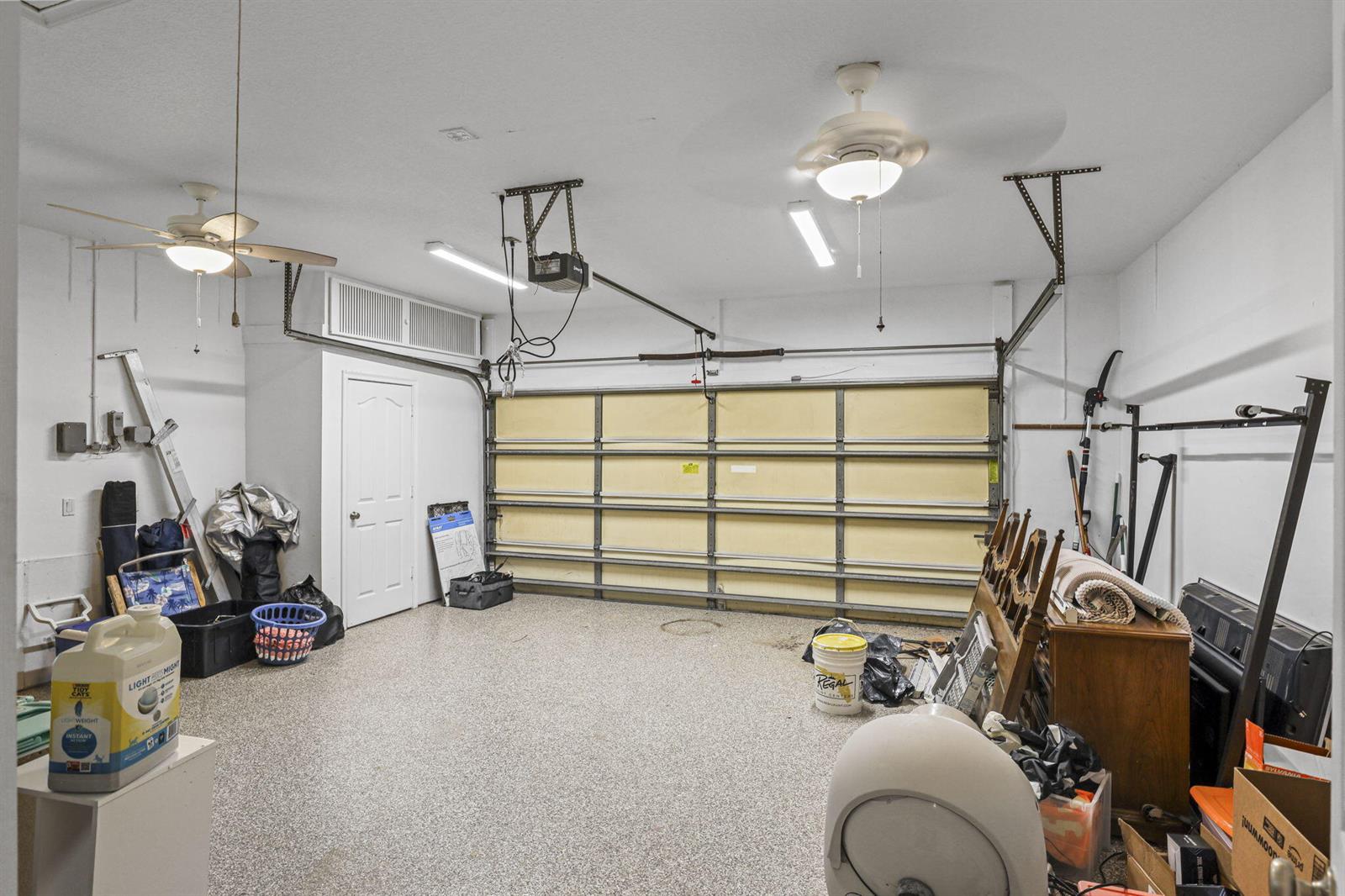 Ver detalles 140 4 / 2 2080 sq. ft. $ 2026-05-28 0 foto