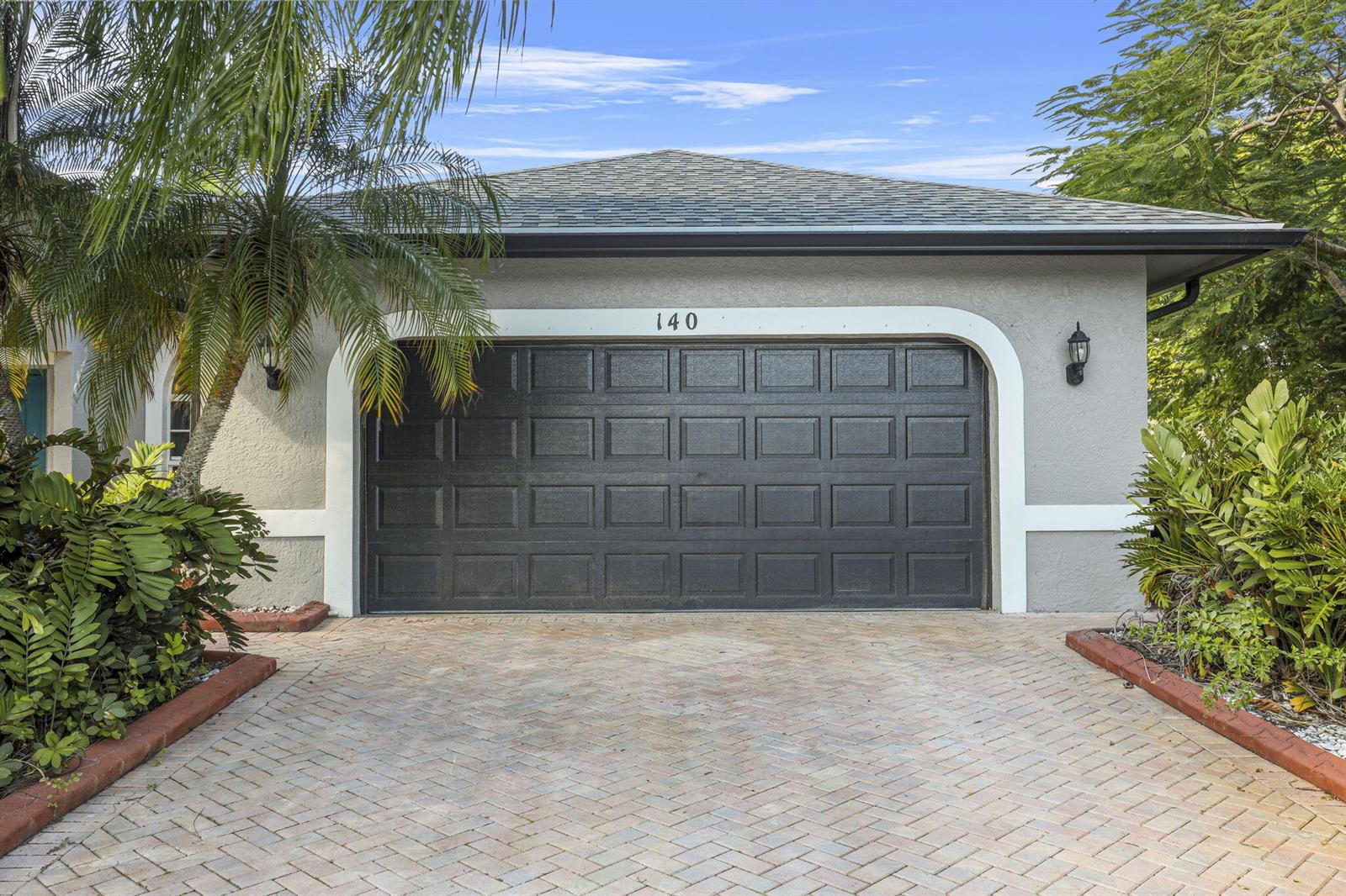 Ver detalles 140 4 / 2 2080 sq. ft. $ 2026-05-28 0 foto