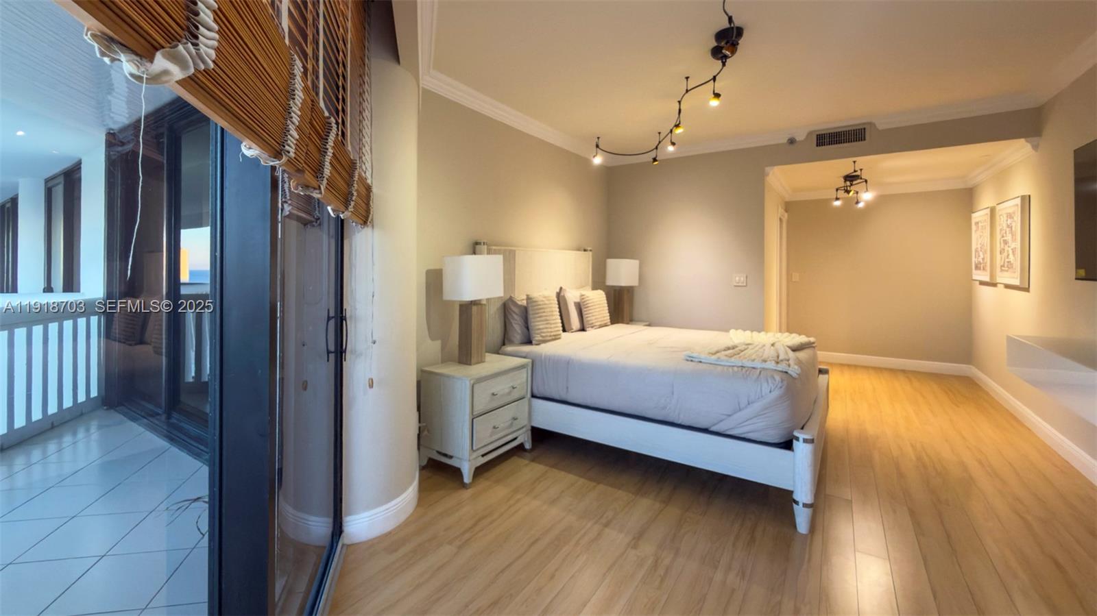 See details 3004 3 / 3 2560 sq. ft. $ 2025-11-22 0 Photo