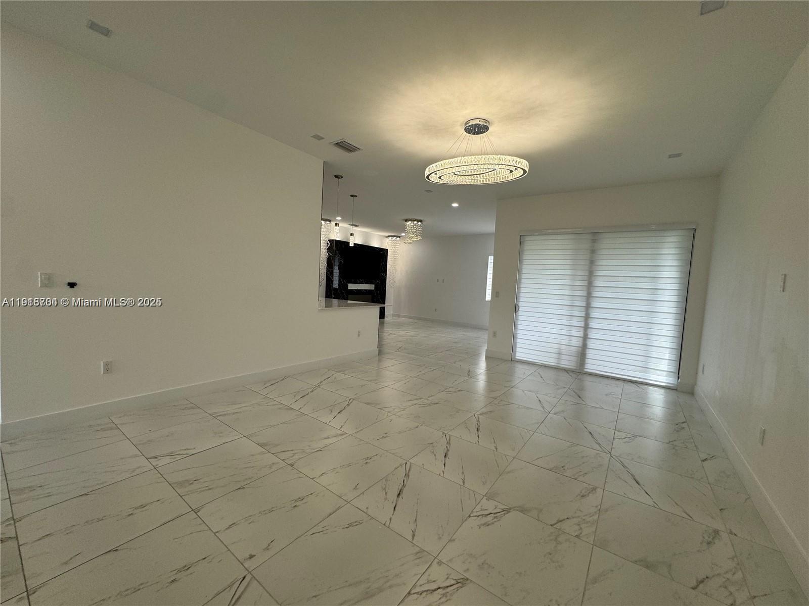 13284 4 / 4 2511 sq. ft. $ 2025-11-22 0 Photo