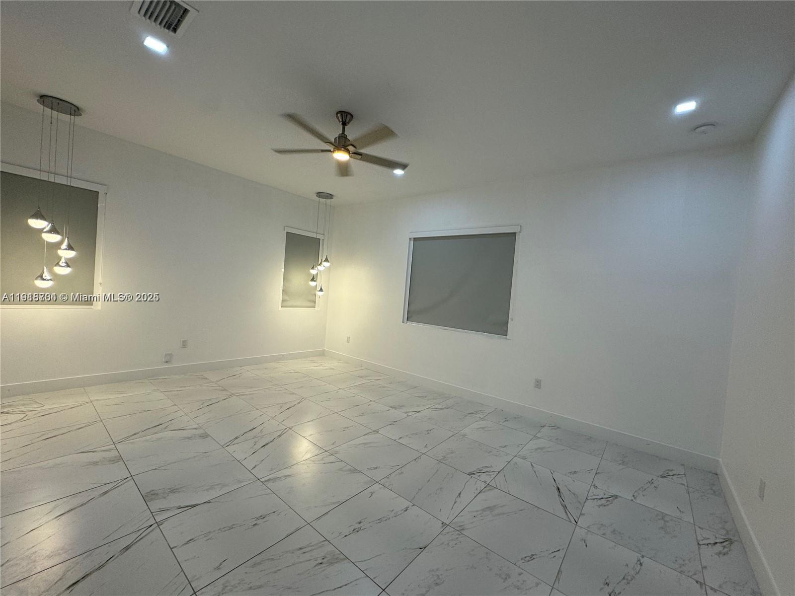 13284 4 / 4 2511 sq. ft. $ 2025-11-22 0 Photo