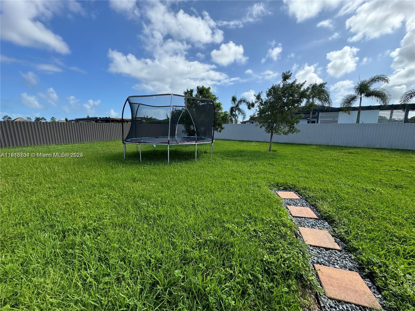 13284 4 / 4 2511 sq. ft. $ 2025-11-22 0 Photo