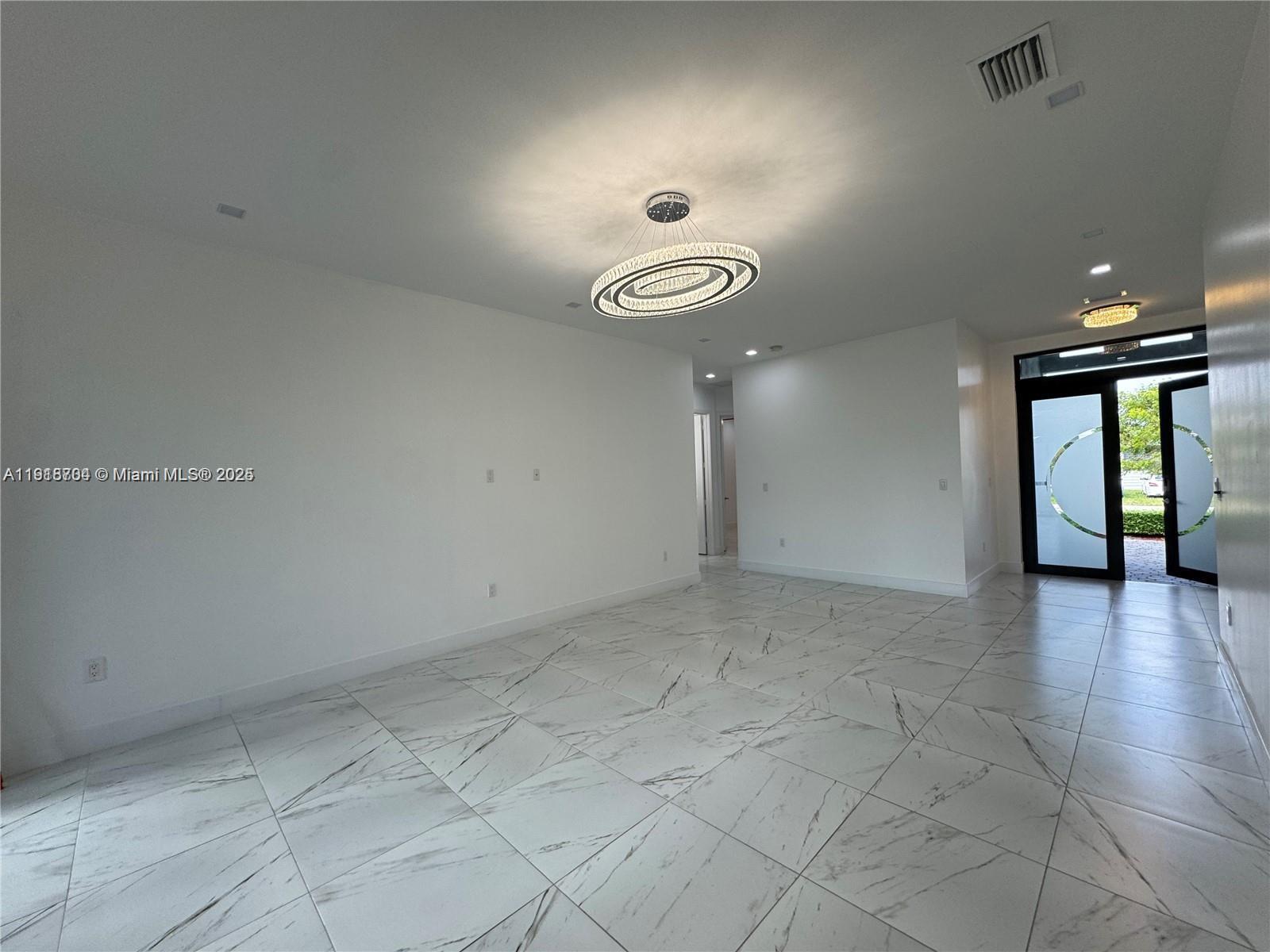 13284 4 / 4 2511 sq. ft. $ 2025-11-22 0 Photo