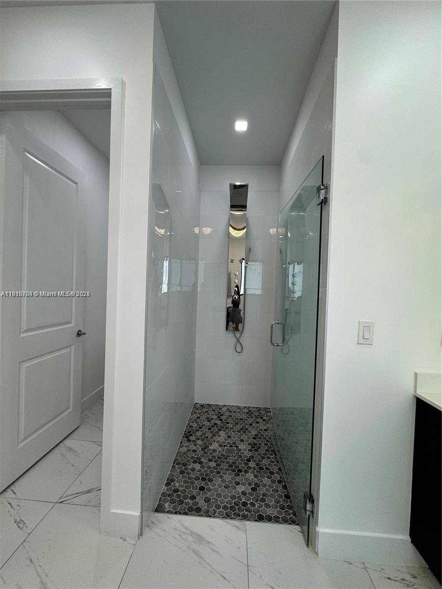 13284 4 / 4 2511 sq. ft. $ 2025-11-22 0 Photo