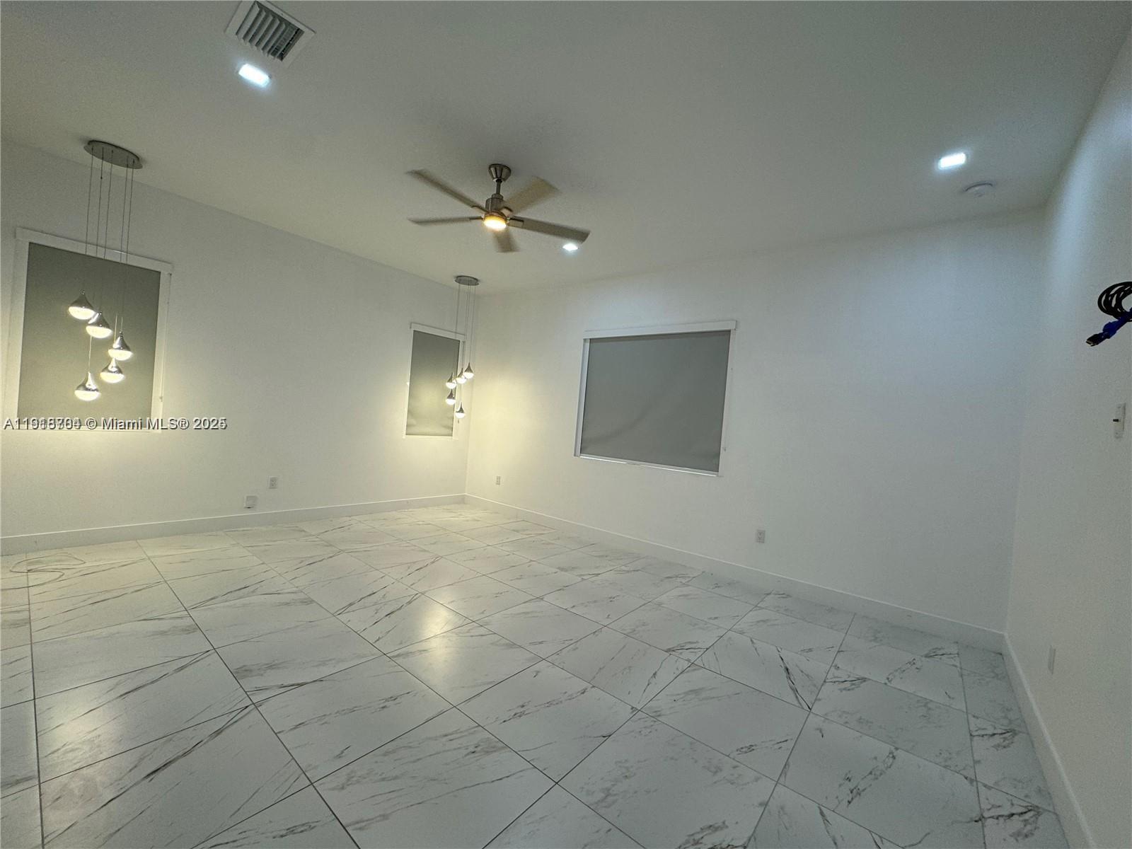 13284 4 / 4 2511 sq. ft. $ 2025-11-22 0 Photo