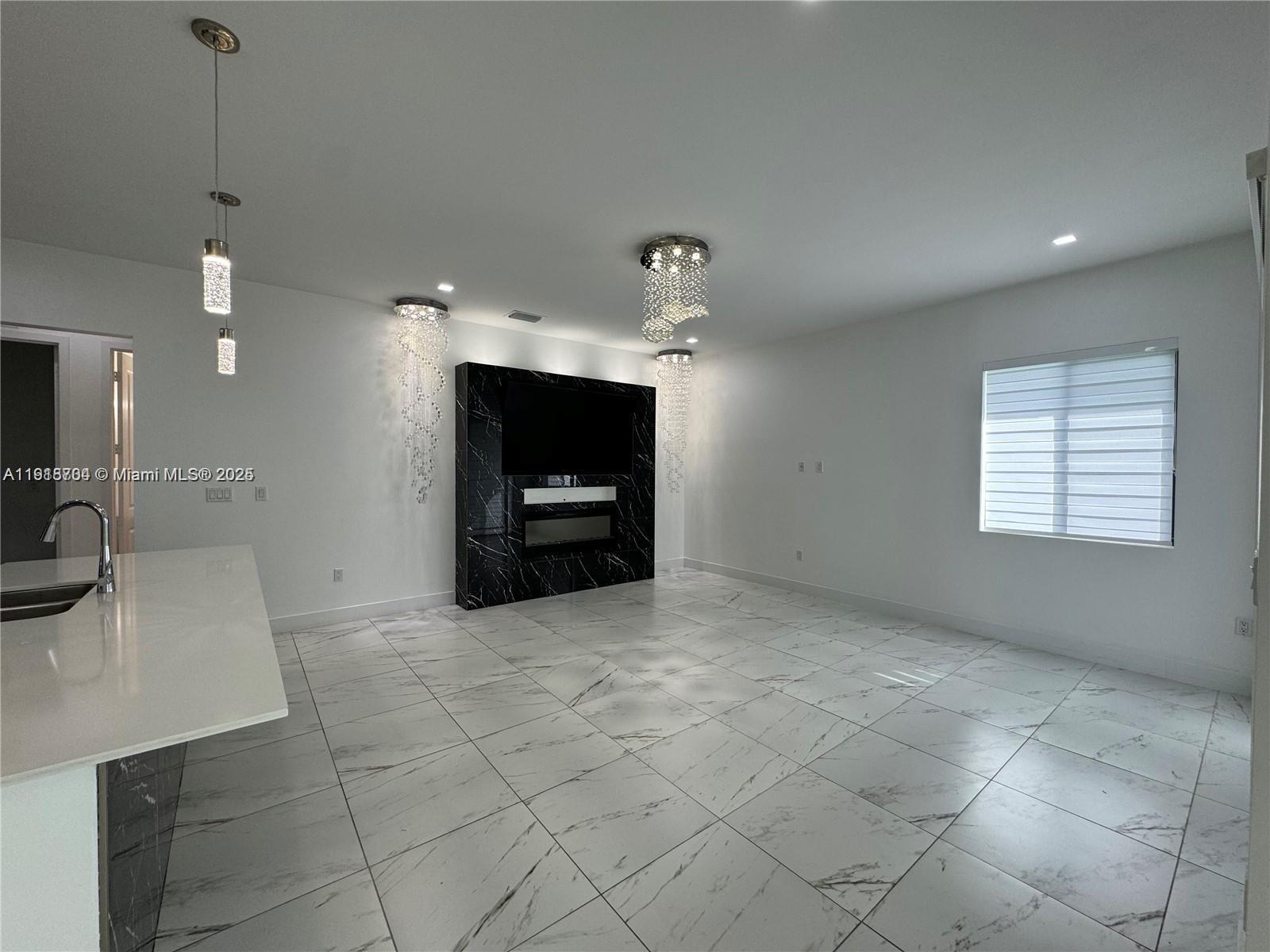 13284 4 / 4 2511 sq. ft. $ 2025-11-22 0 Photo