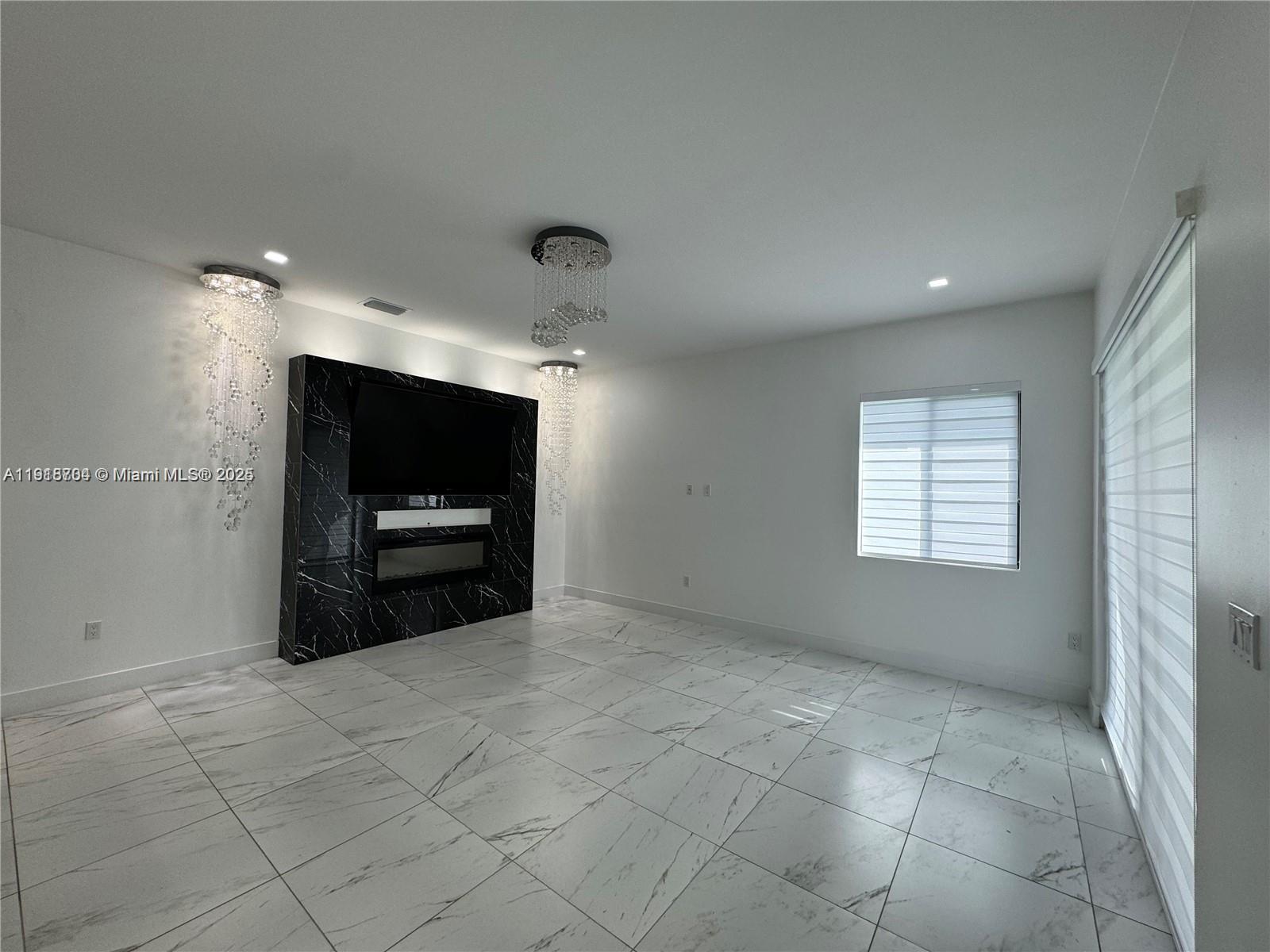 13284 4 / 4 2511 sq. ft. $ 2025-11-22 0 Photo