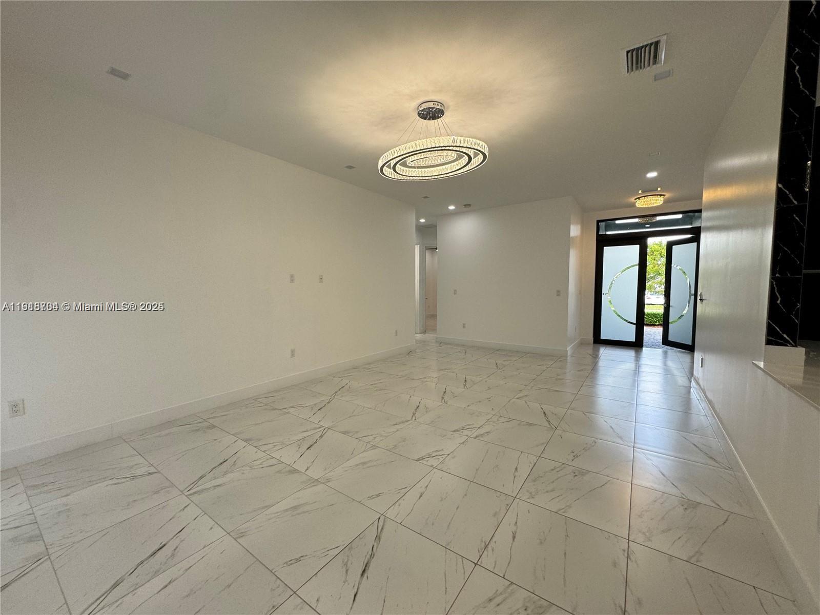 13284 4 / 4 2511 sq. ft. $ 2025-11-22 0 Photo