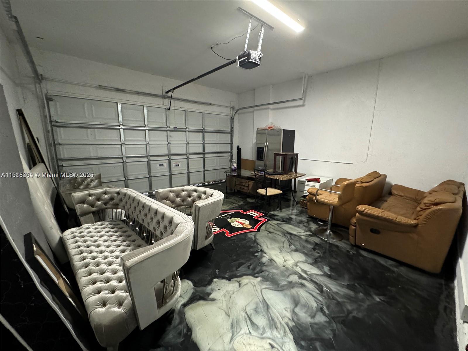 13284 4 / 4 2511 sq. ft. $ 2025-11-22 0 Photo