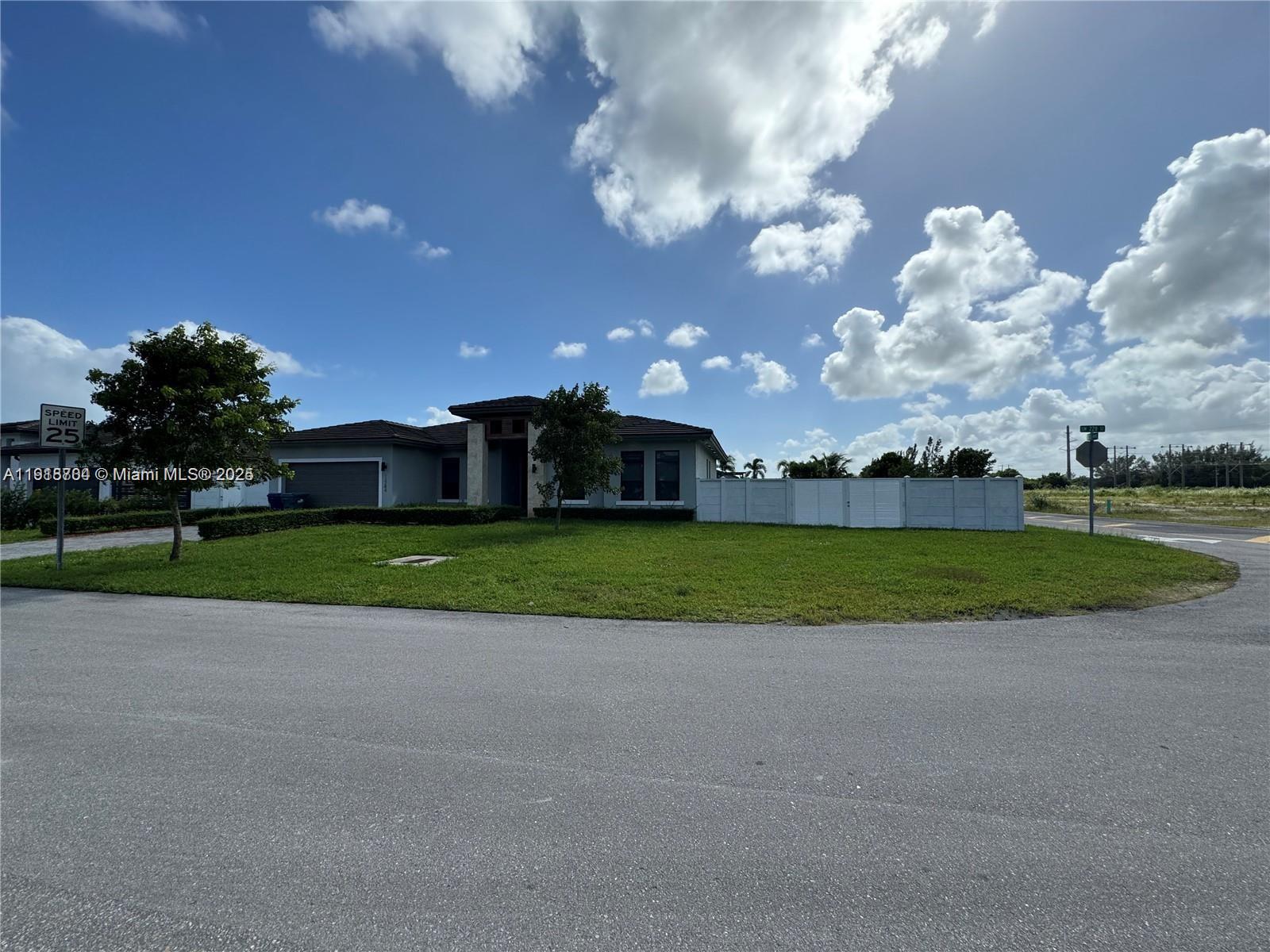 13284 4 / 4 2511 sq. ft. $ 2025-11-22 0 Photo