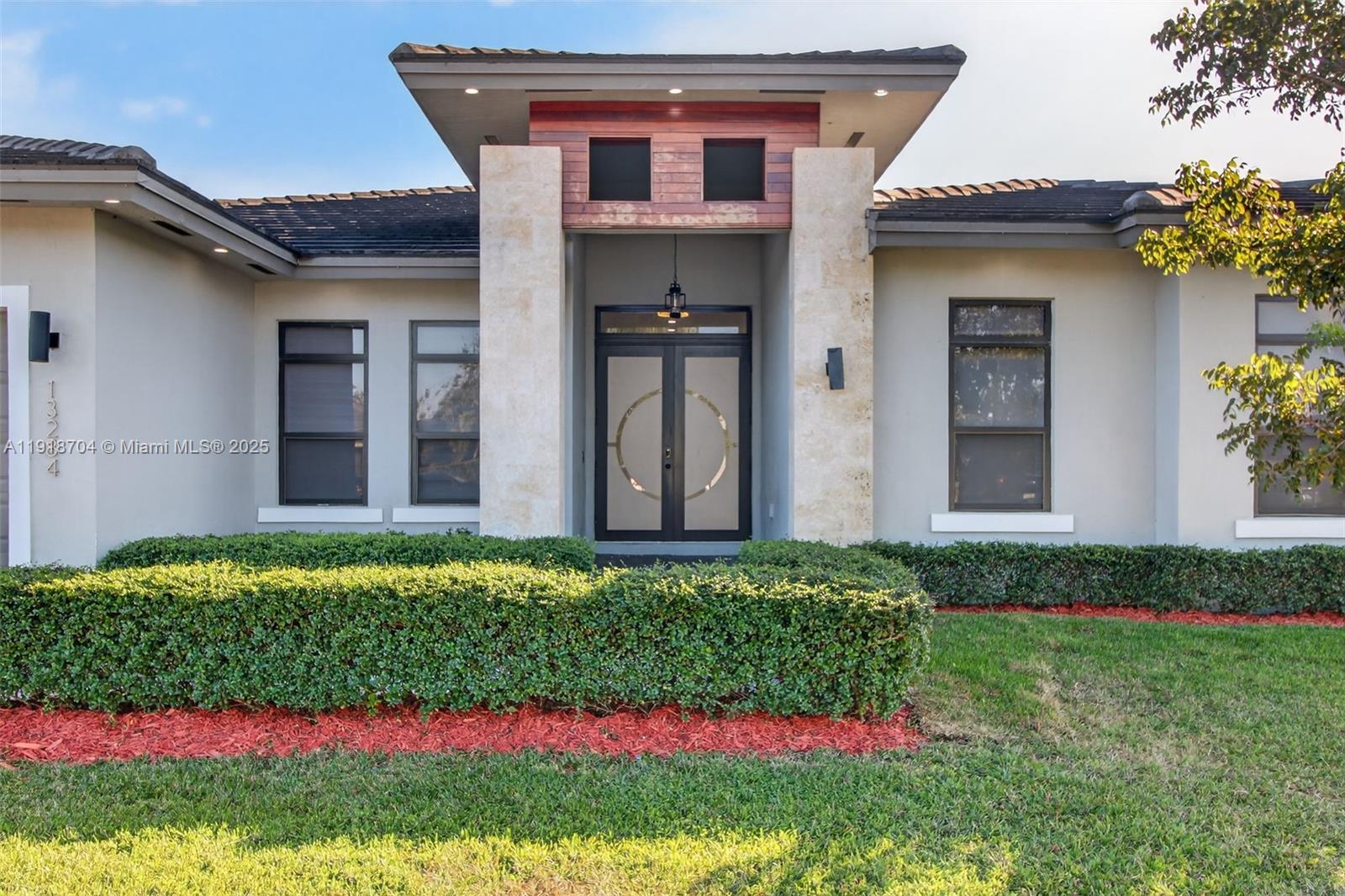 See details 13284 4 / 4 2511 sq. ft. $ 2025-11-22 0 Photo