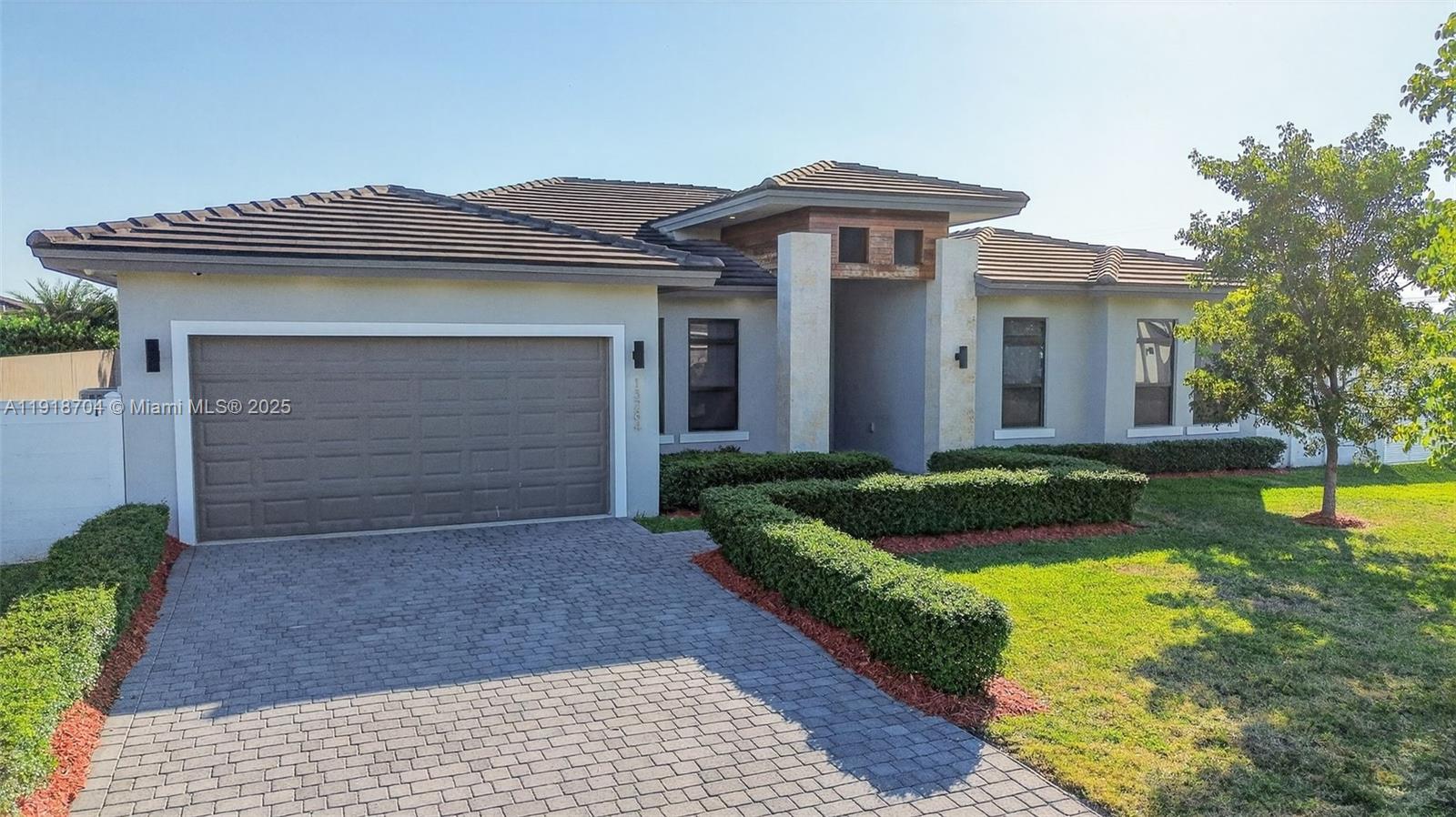 See details 13284 4 / 4 2511 sq. ft. $ 2025-11-22 0 Photo