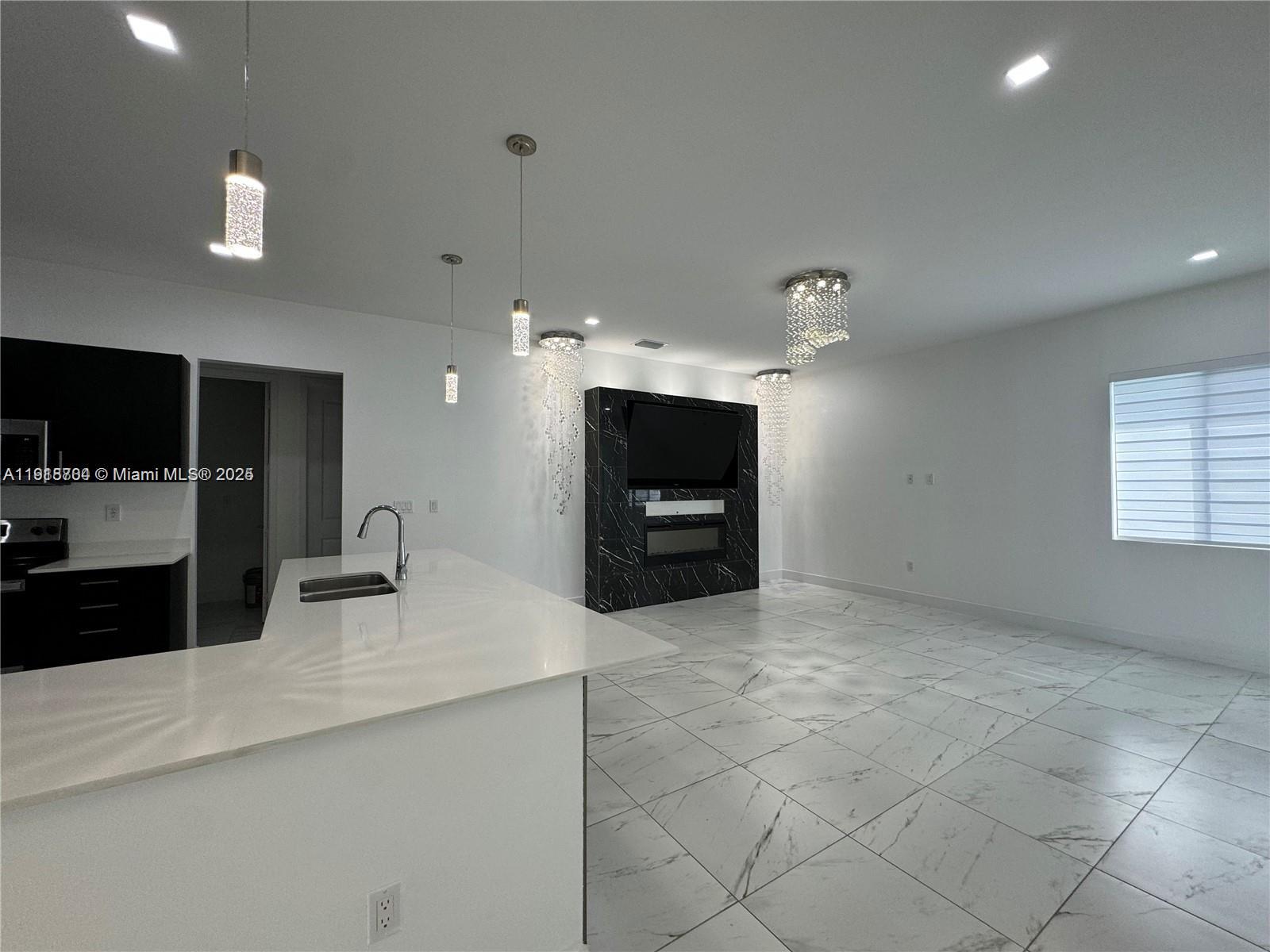 13284 4 / 4 2511 sq. ft. $ 2025-11-22 0 Photo