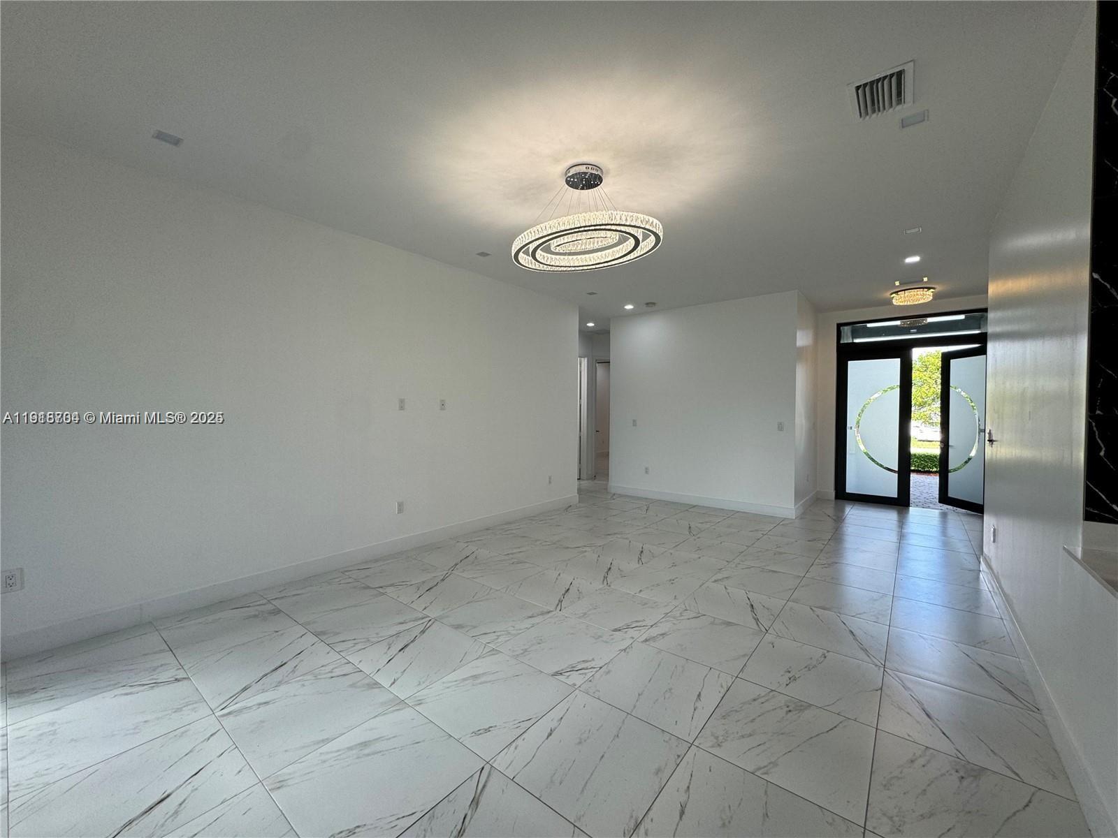 13284 4 / 4 2511 sq. ft. $ 2025-11-22 0 Photo