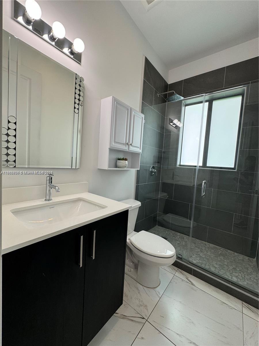 13284 4 / 4 2511 sq. ft. $ 2025-11-22 0 Photo