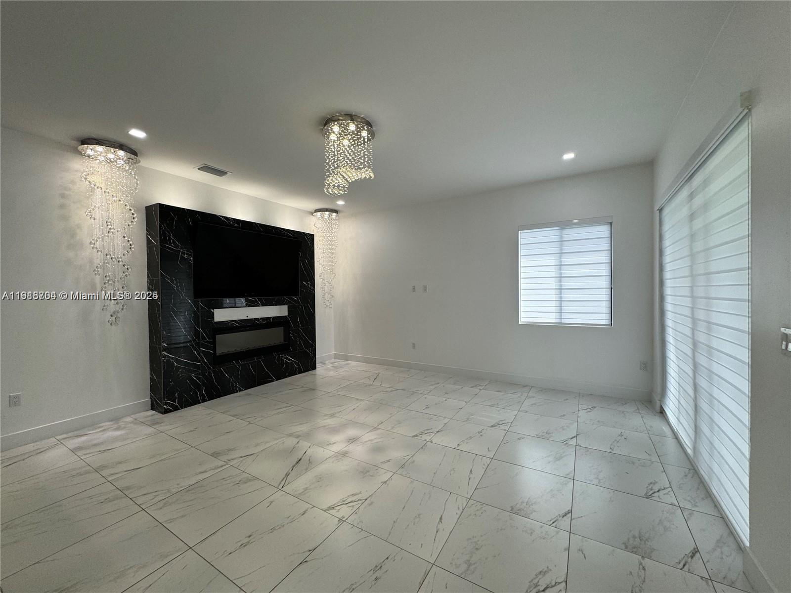 13284 4 / 4 2511 sq. ft. $ 2025-11-22 0 Photo